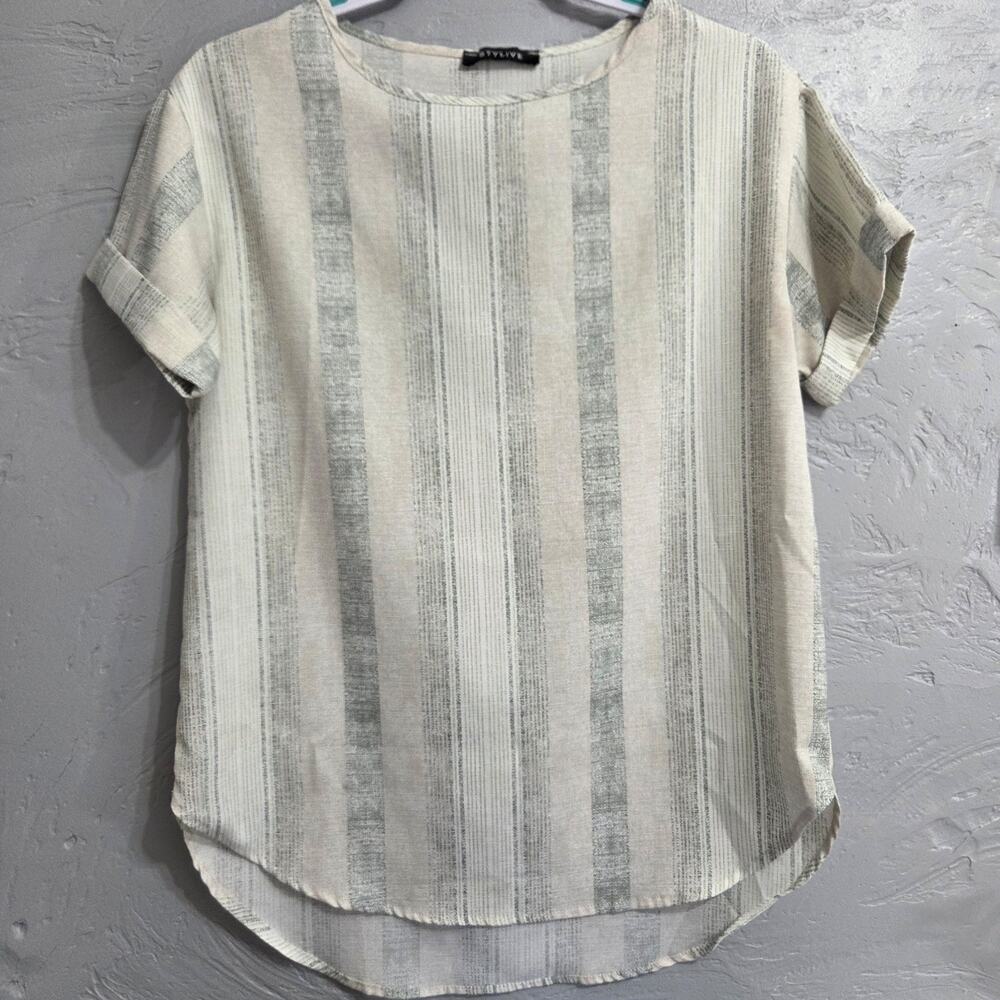 STYLIVE Woman's Light Multi-Colored Short Sleeve Top size L